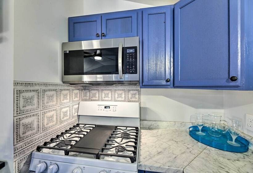 Ewing Cottage Escape W/ Deck & Fire Pit!