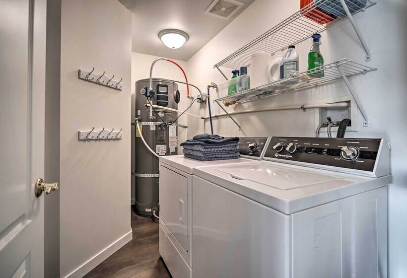 Family Home On Lake Chelan With Mtn + Lake View!