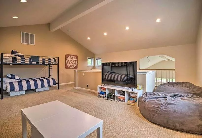 Family Home On Lake Chelan With Mtn + Lake View!