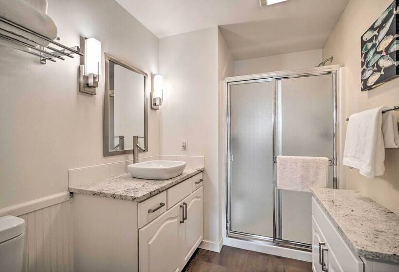 Family Home On Lake Chelan With Mtn + Lake View!