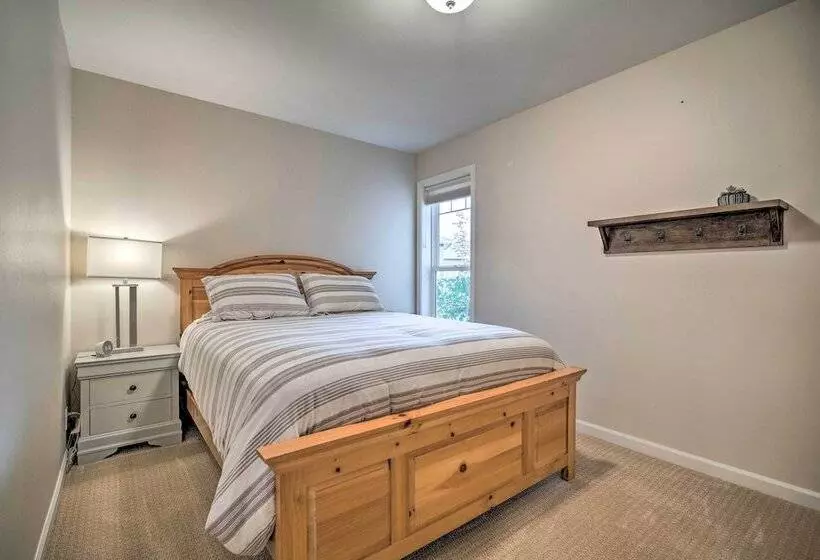 Family Home On Lake Chelan With Mtn + Lake View!