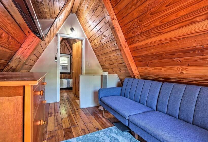 Lakefront Rocky Mount Cabin W/ Dock & Kayaks!