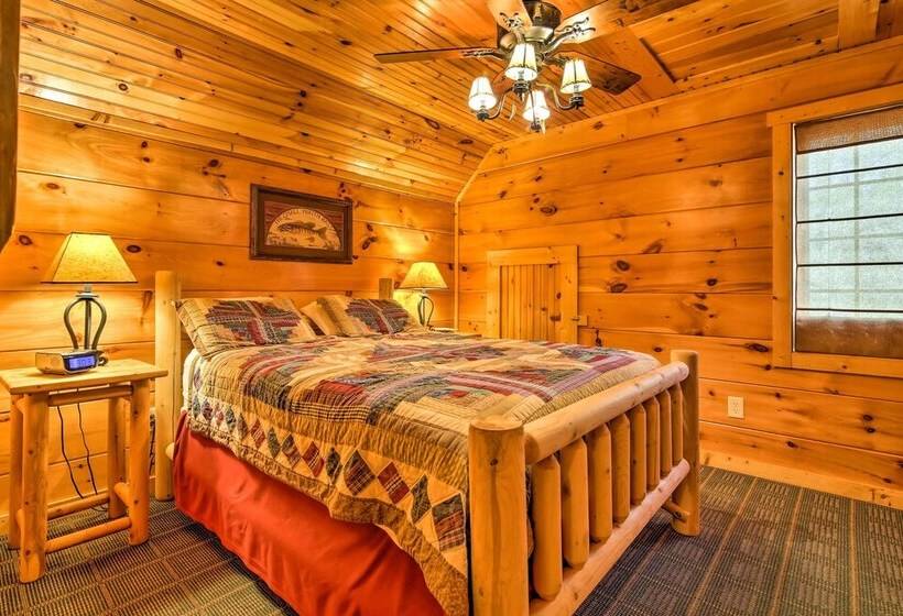 Lakefront South Carolina Abode W/ Deck & Boat Dock