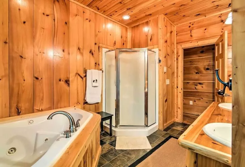 Lakefront South Carolina Abode W/ Deck & Boat Dock