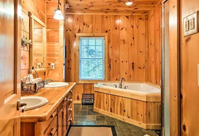 Lakefront South Carolina Abode W/ Deck & Boat Dock