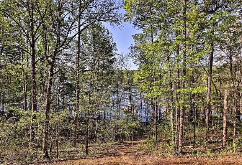 Lakefront South Carolina Abode W/ Deck & Boat Dock