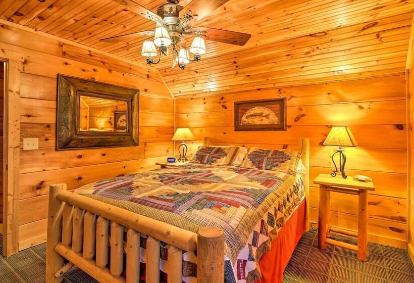 Lakefront South Carolina Abode W/ Deck & Boat Dock