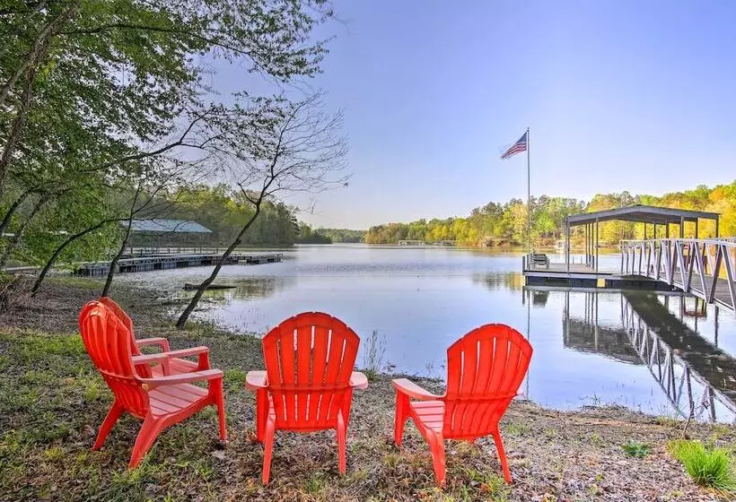 Lakefront South Carolina Abode W/ Deck & Boat Dock