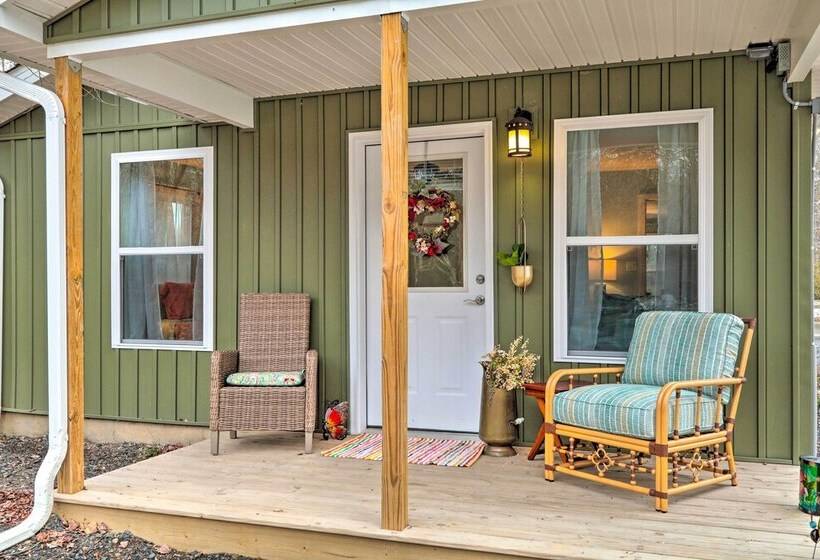 Rural Location, Fire Pit: Brodheadsville Cottage