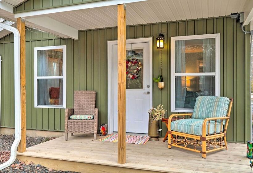 Rural Location, Fire Pit: Brodheadsville Cottage