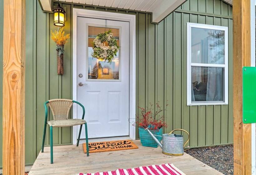 Rural Location, Fire Pit: Brodheadsville Cottage