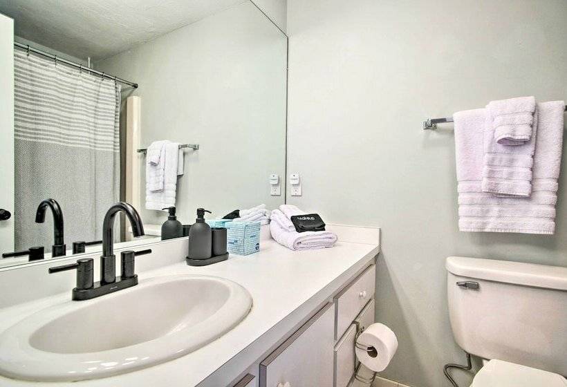 2 Mi To South Cape Beach State Park: Home W/ Yard!