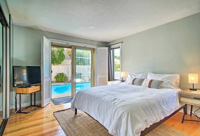 2 Mi To South Cape Beach State Park: Home W/ Yard!