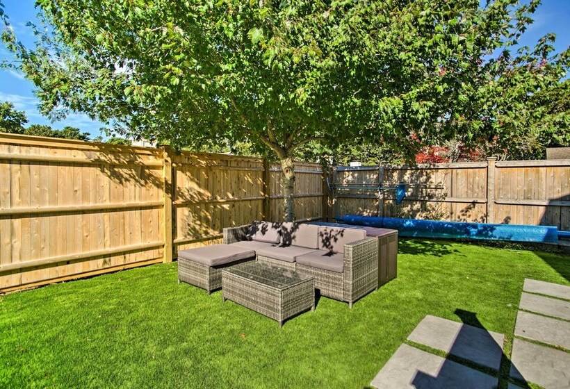 2 Mi To South Cape Beach State Park: Home W/ Yard!