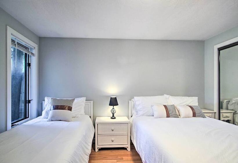 2 Mi To South Cape Beach State Park: Home W/ Yard!