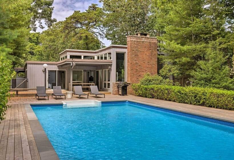 Modern Hampton Bays Home W/ Outdoor Pool!