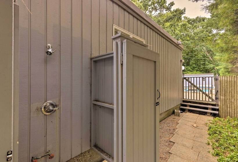 Modern Hampton Bays Home W/ Outdoor Pool!