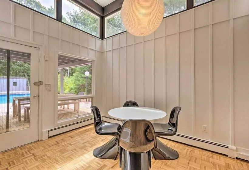 Modern Hampton Bays Home W/ Outdoor Pool!