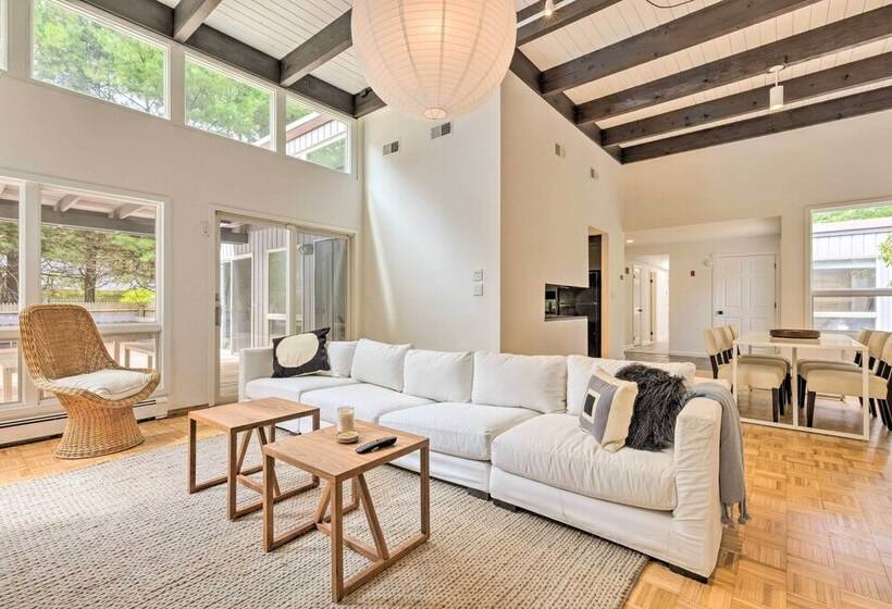 Modern Hampton Bays Home W/ Outdoor Pool!
