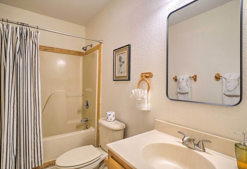 Mountain Dream Cabin  W/ Deck, 7 Mi To Gatlinburg