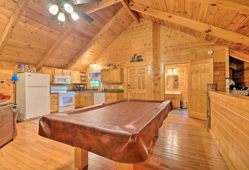 Mountain Dream Cabin  W/ Deck, 7 Mi To Gatlinburg