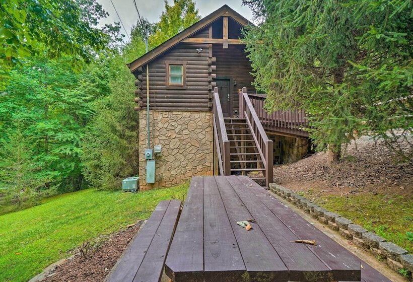 Mountain Dream Cabin  W/ Deck, 7 Mi To Gatlinburg