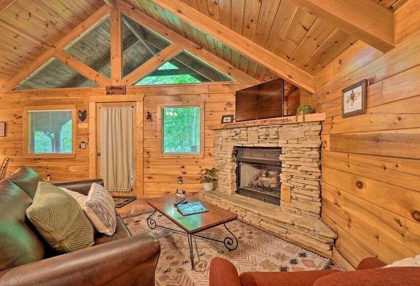 Mountain Dream Cabin  W/ Deck, 7 Mi To Gatlinburg