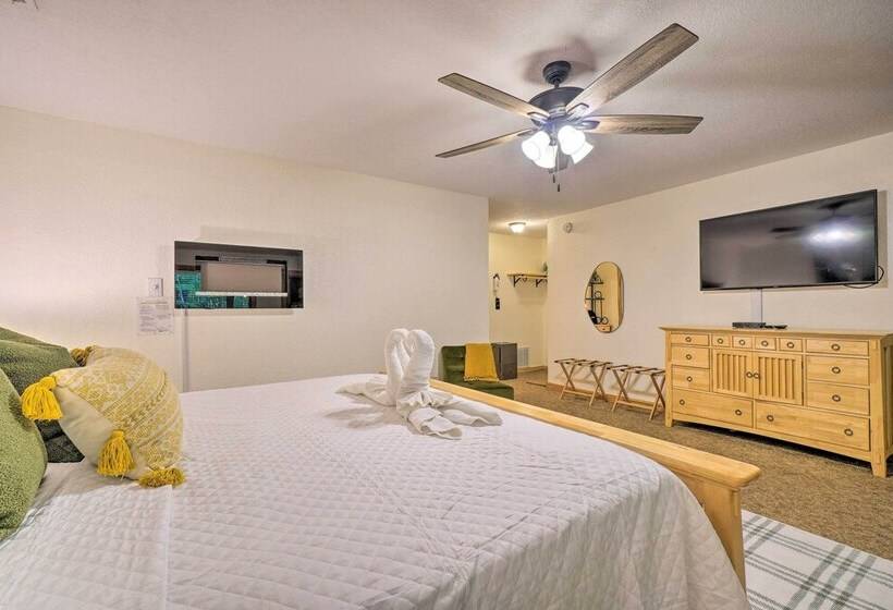 Mountain Dream Cabin  W/ Deck, 7 Mi To Gatlinburg