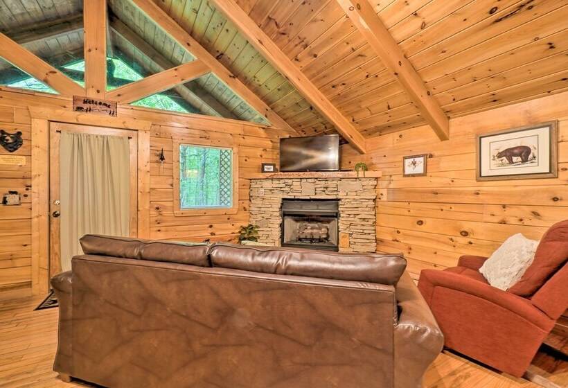 Mountain Dream Cabin  W/ Deck, 7 Mi To Gatlinburg