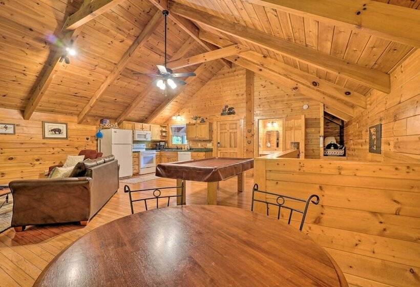 Mountain Dream Cabin  W/ Deck, 7 Mi To Gatlinburg