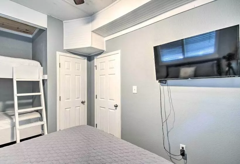 Pensacola Home ~ 3 Mi To Perdido Key Beach!