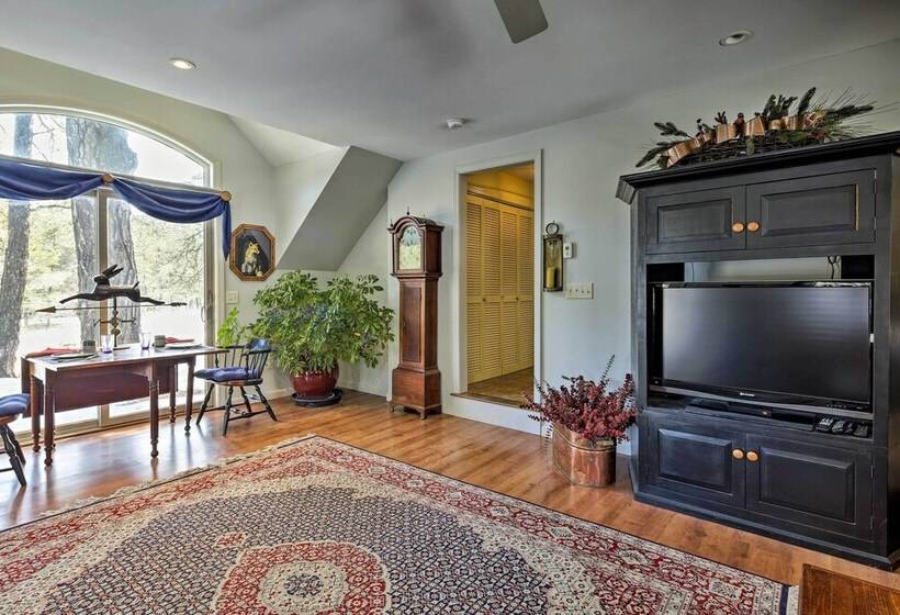 Pet Friendly Cape Cod Home W/ Deck 2 Mi To Beaches