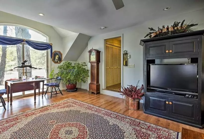 Pet Friendly Cape Cod Home W/ Deck 2 Mi To Beaches