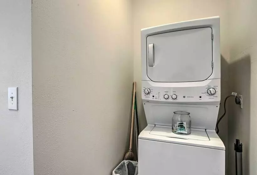 Pet Friendly Cottage, 3 Blocks To Main St!