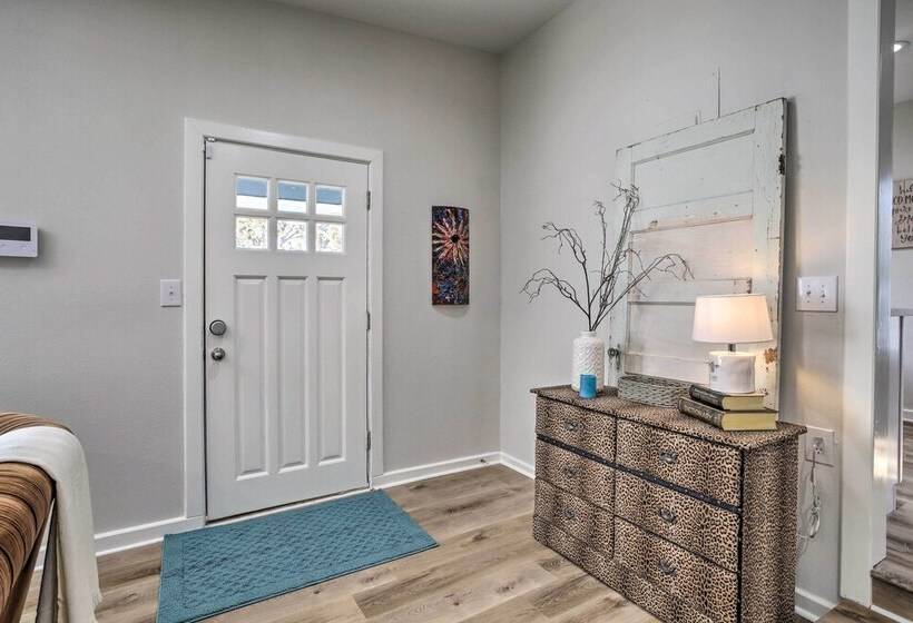 Pet Friendly Cottage, 3 Blocks To Main St!