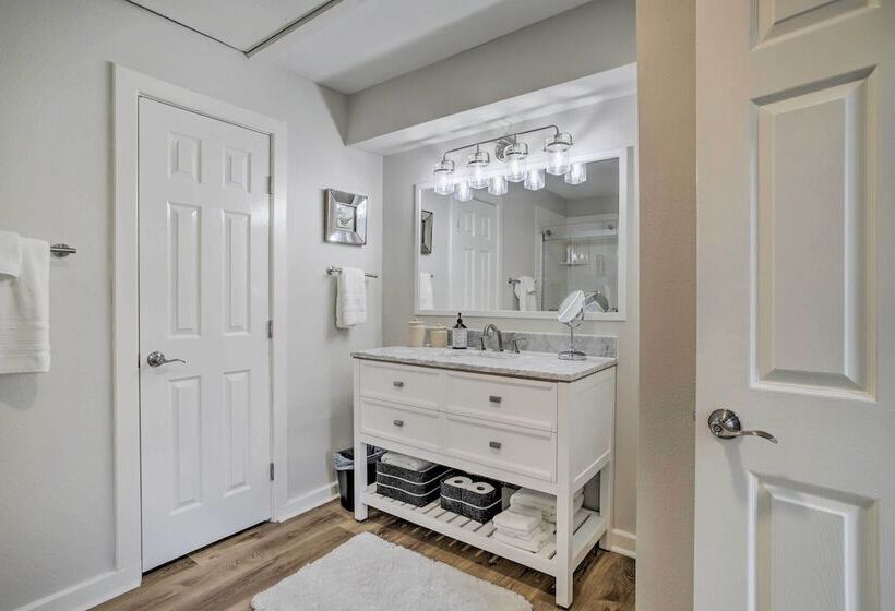 Pet Friendly Cottage, 3 Blocks To Main St!