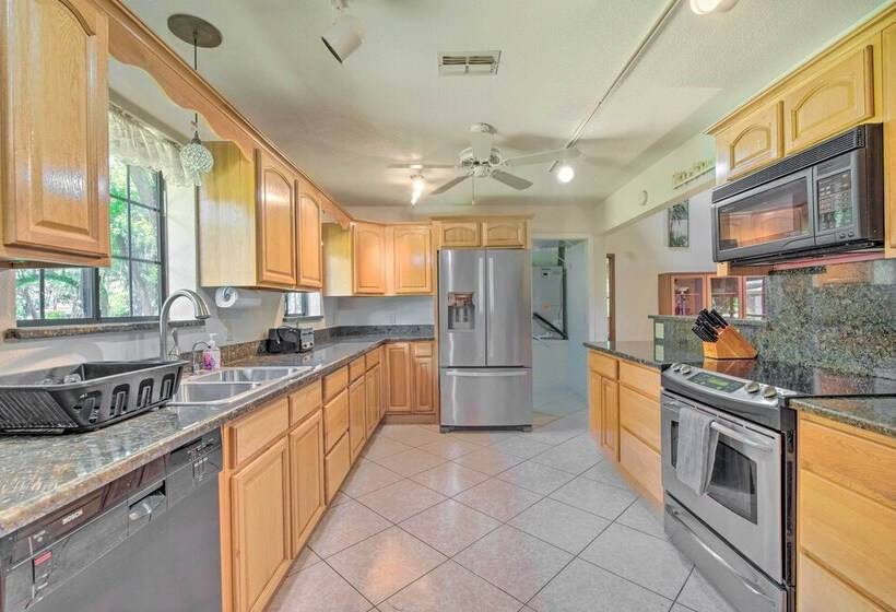 Pet Friendly Inglis Retreat W/ Lake + Dock!