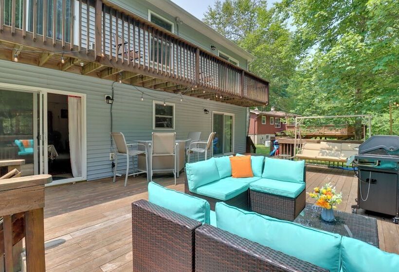 Pet Friendly Pocono Lake Oasis W/ Game Room!