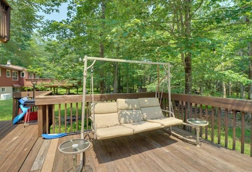 Pet Friendly Pocono Lake Oasis W/ Game Room!
