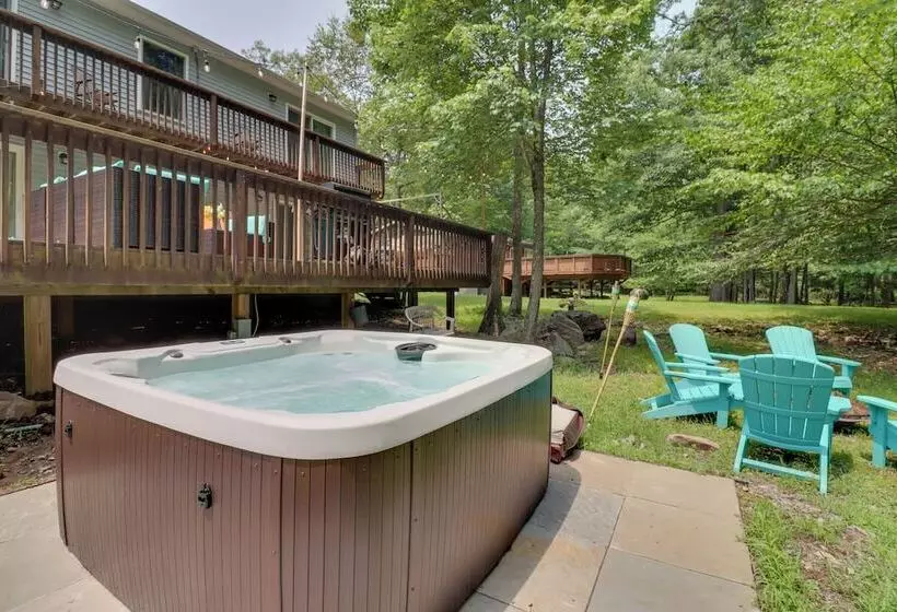 Pet Friendly Pocono Lake Oasis W/ Game Room!