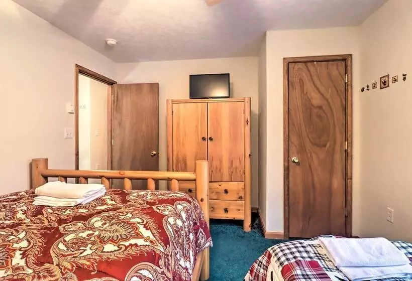 Pet Friendly Pocono Lake Oasis W/ Game Room!