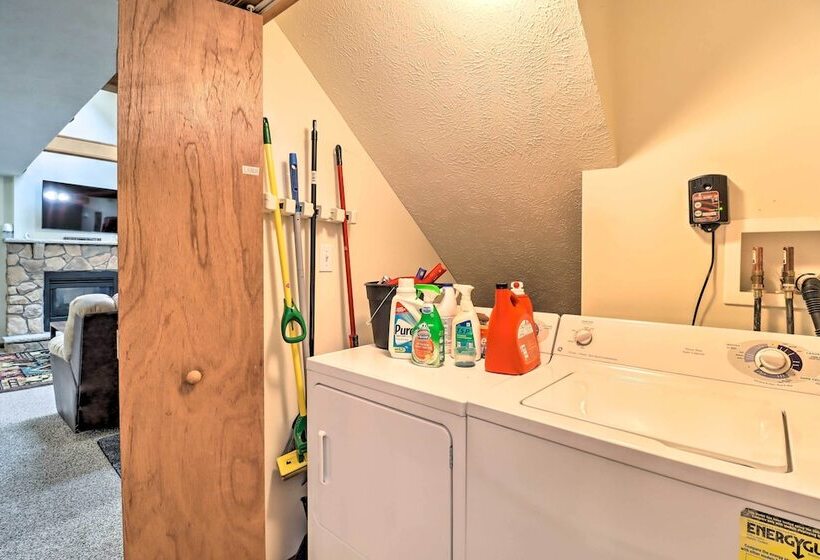 Pet Friendly Pocono Lake Oasis W/ Game Room!