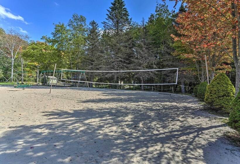 Pet Friendly Pocono Lake Oasis W/ Game Room!