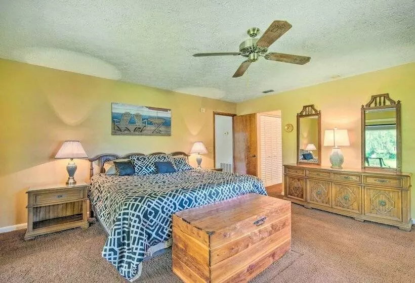 Pet Friendly Inglis Retreat W/ Lake + Dock!