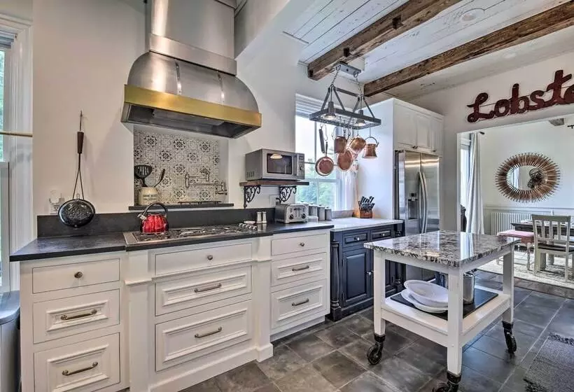 On Site Pond: Spacious Family Home In Jefferson!