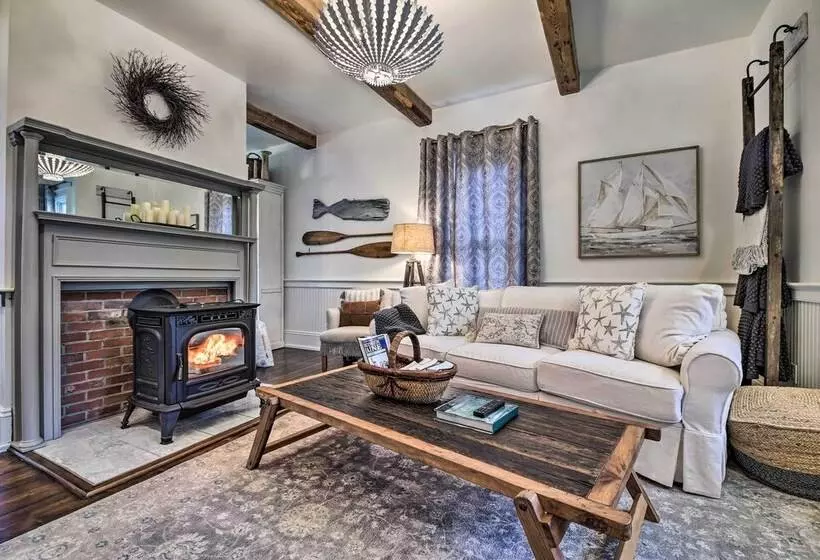 On Site Pond: Spacious Family Home In Jefferson!