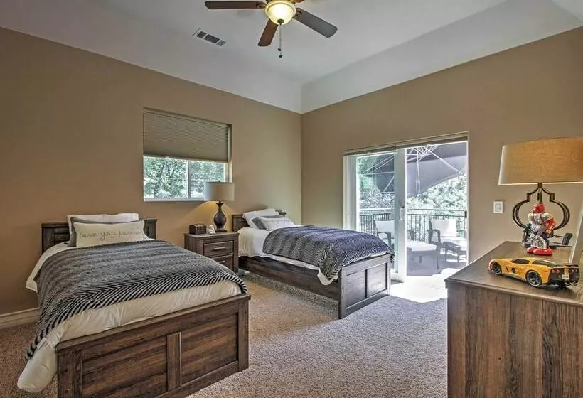 Roomy Home W/ Deck, 5 Mi To Lake Arrowhead Village