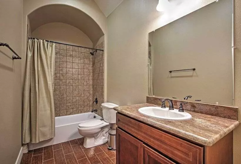 Roomy Home W/ Deck, 5 Mi To Lake Arrowhead Village