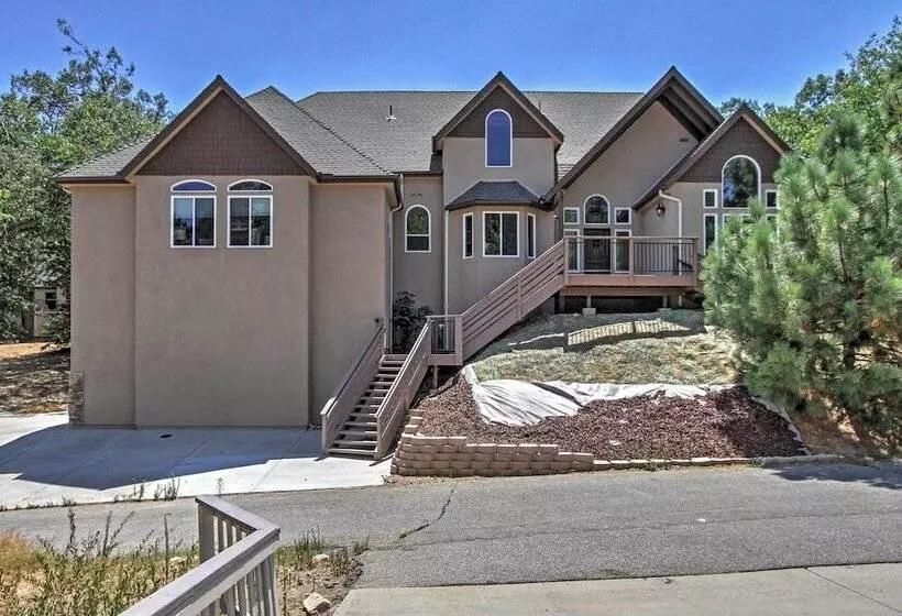 Roomy Home W/ Deck, 5 Mi To Lake Arrowhead Village