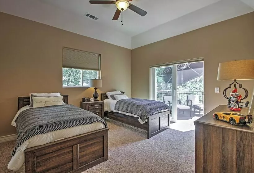 Roomy Home W/ Deck, 5 Mi To Lake Arrowhead Village